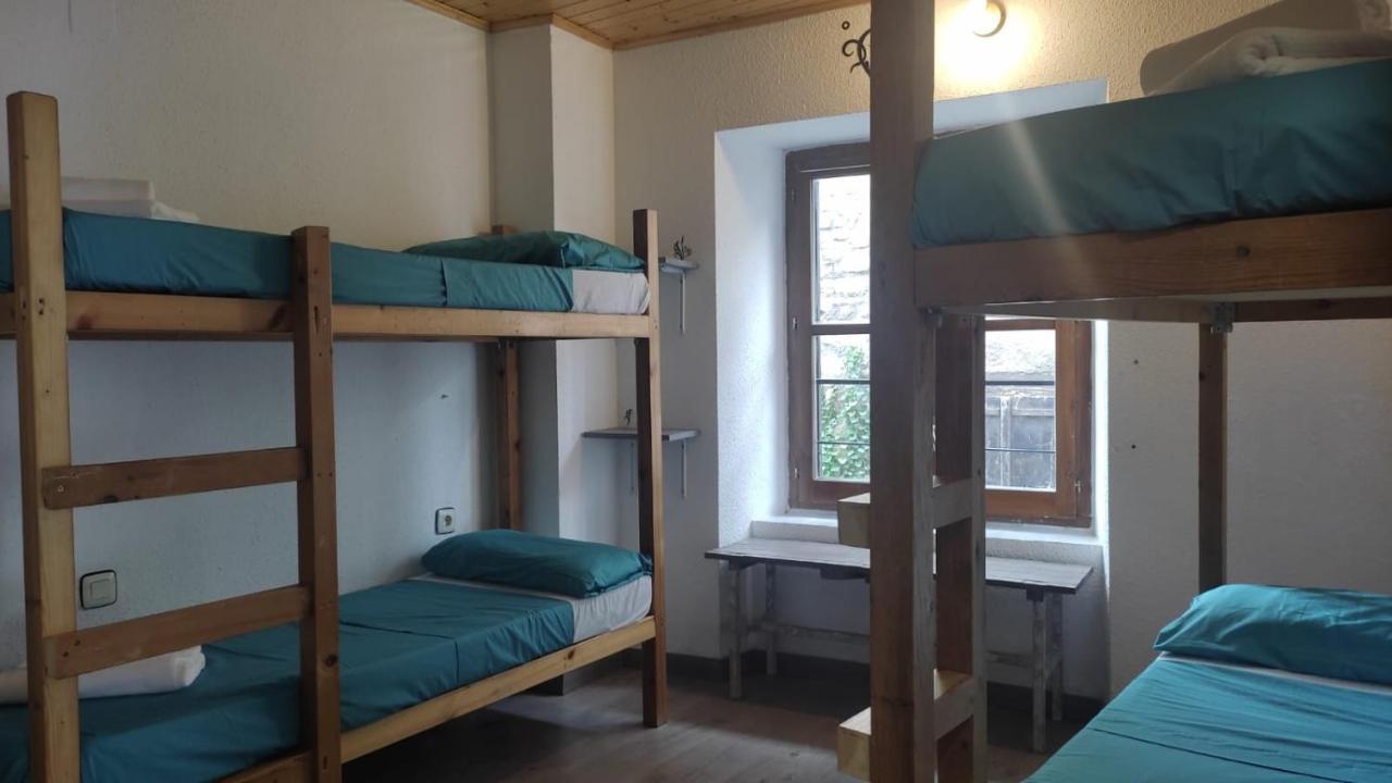 Albergue Triton - Villanúa Buitenkant foto