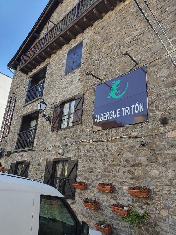 Albergue Triton - Villanúa Buitenkant foto