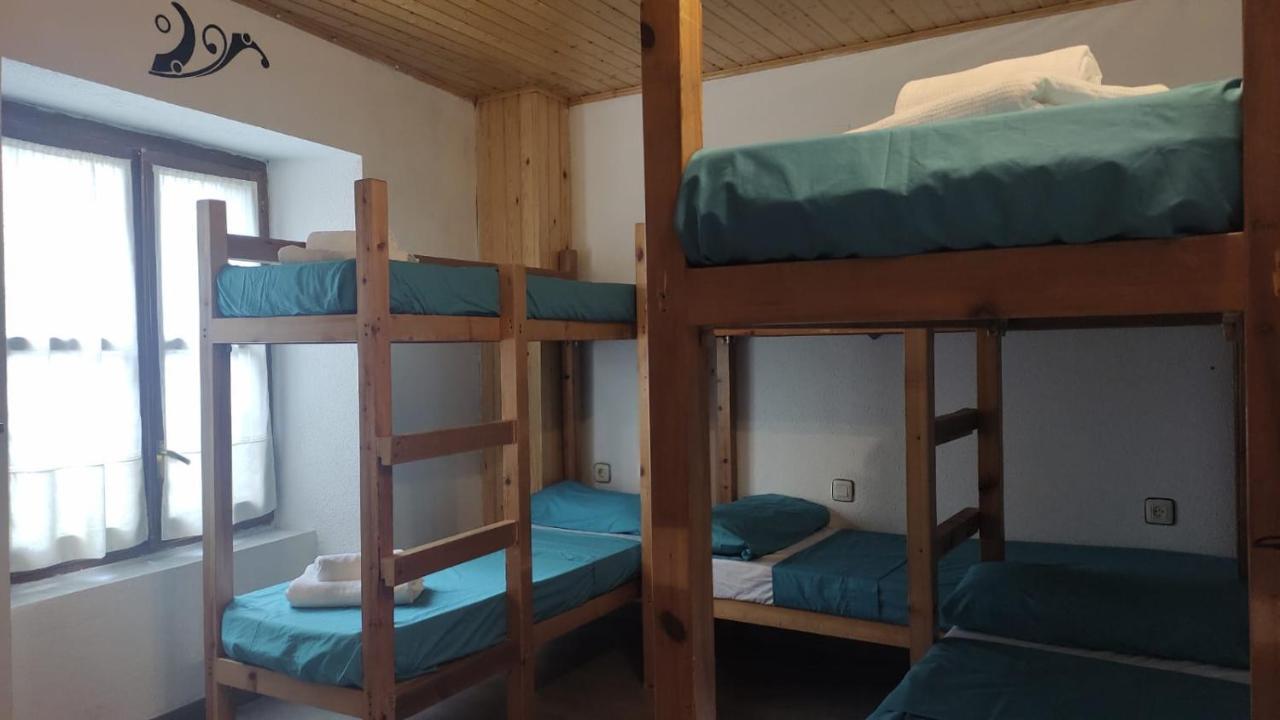 Albergue Triton - Villanúa Buitenkant foto