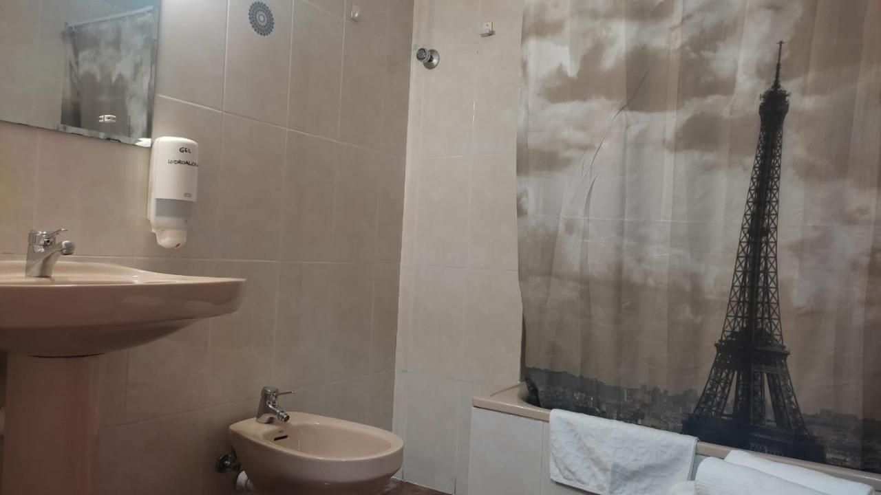 Albergue Triton - Villanúa Buitenkant foto
